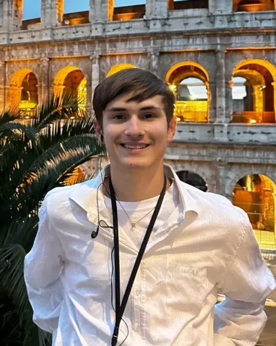 Benjamin Graham Richards, founder of Inline Web Studio, smiling in front of the Colosseum in Rome